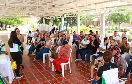 Imagen de personas reunidas en un evento