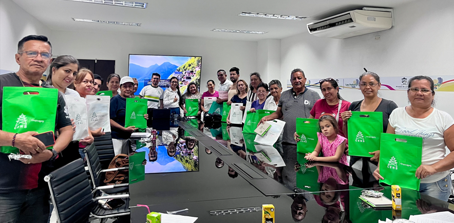 Fotografía de reunión con representantes comunitarios del municipio de Los Patios